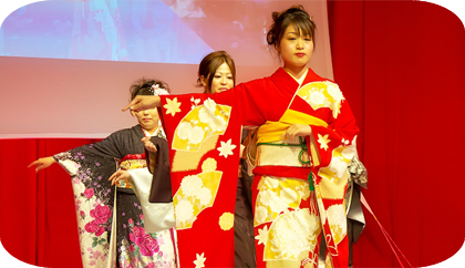 японский показ мод